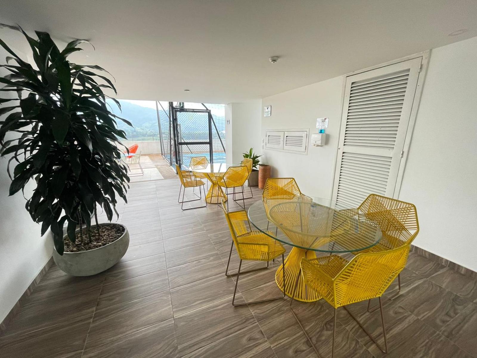 CH1204-Apartamento con linda vista en sector fundadores