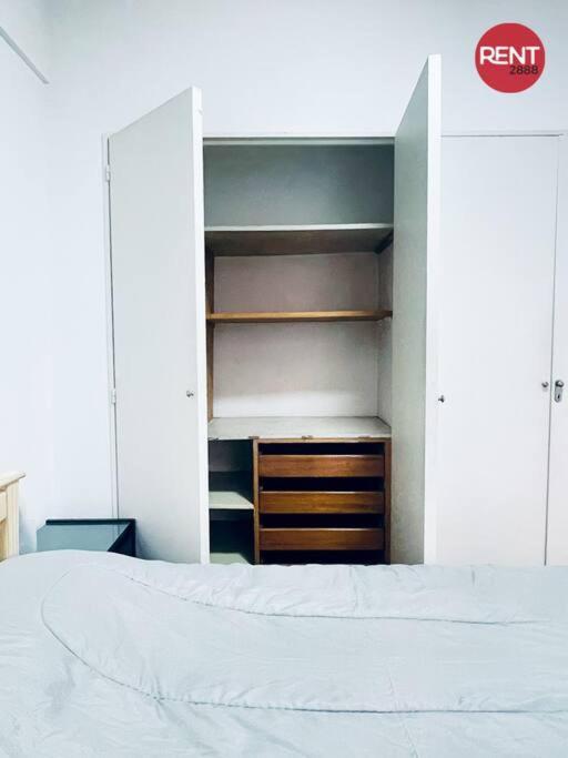 Rent Gurruchaga