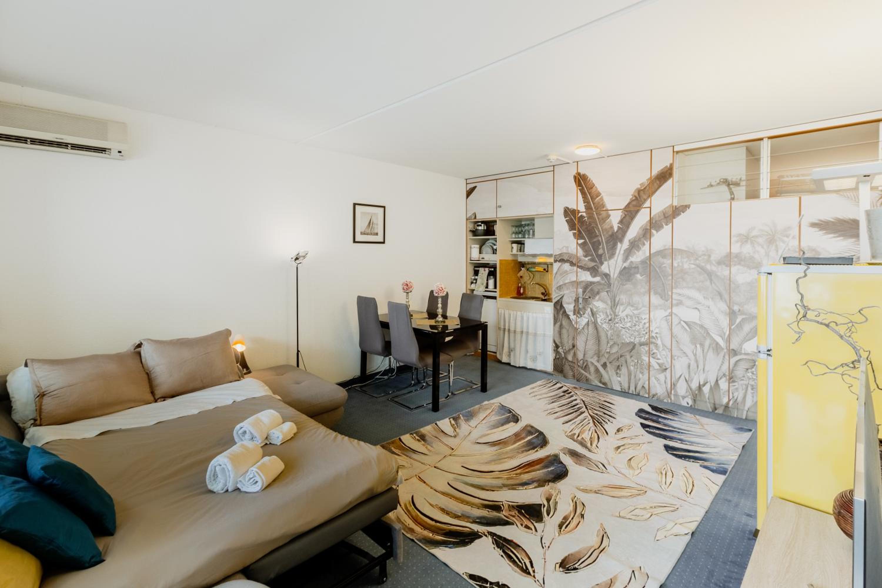 LAKE APARTMENT 5