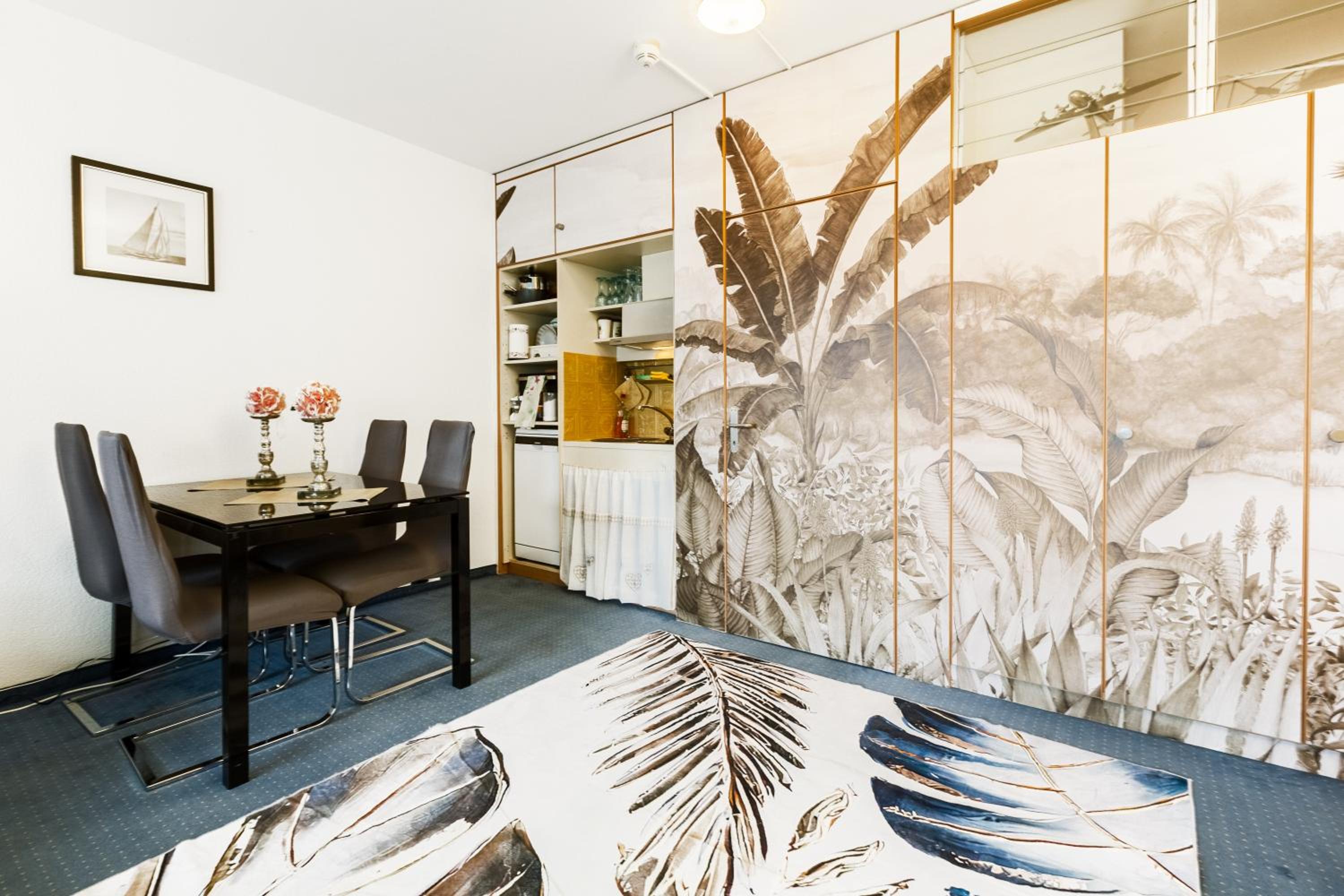 LAKE APARTMENT 5