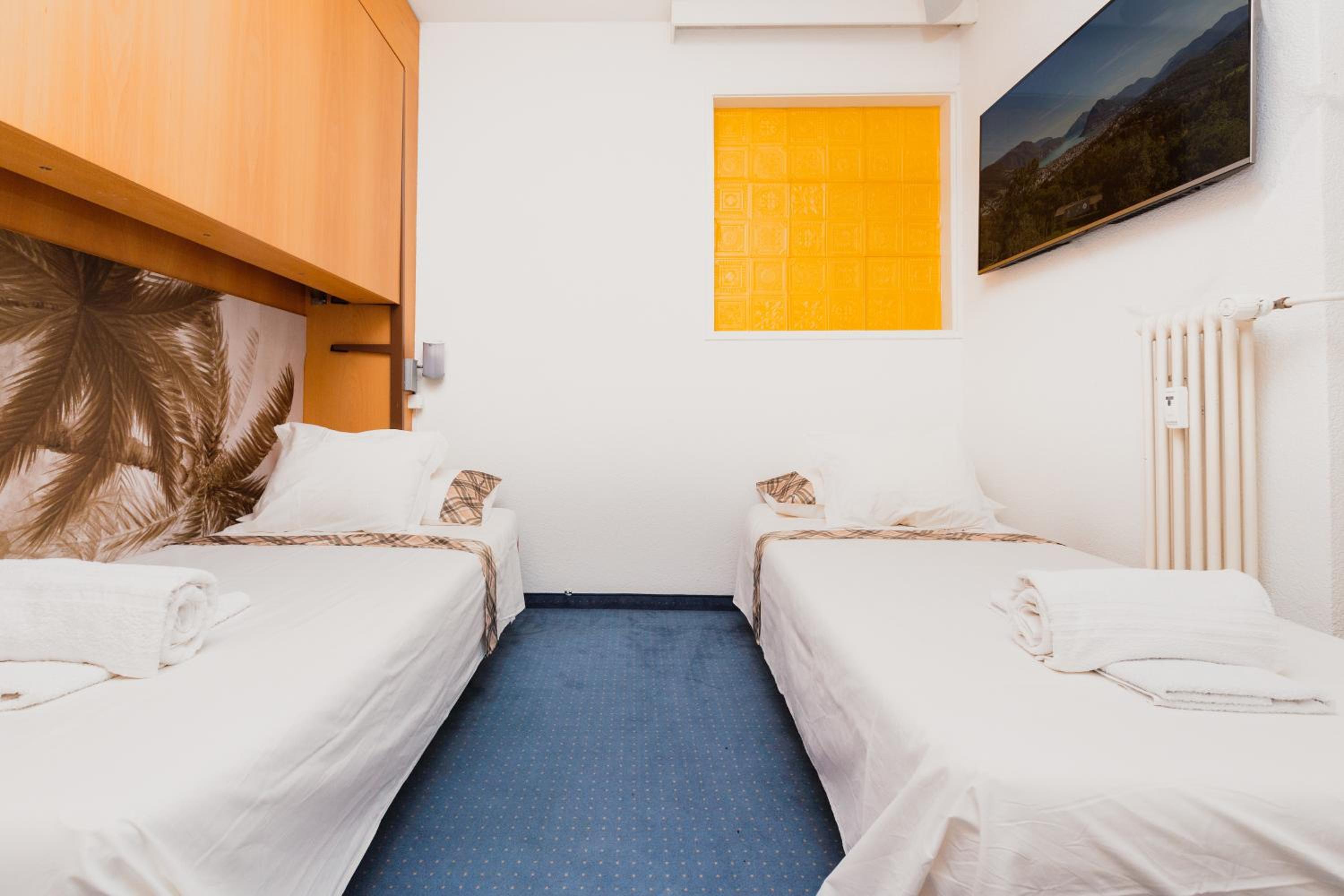 LAKE APARTMENT 5