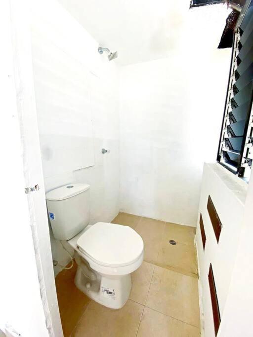 Cozy 5 Bedroom, 6 Bathroom Apartment