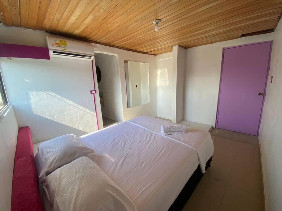 Cozy 5 Bedroom, 6 Bathroom Apartment