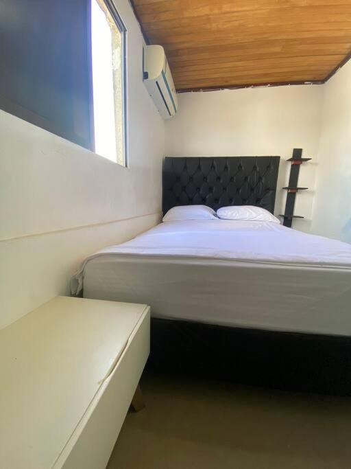 Cozy 5 Bedroom, 6 Bathroom Apartment