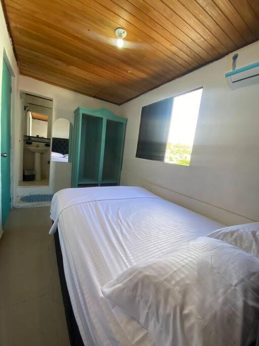 Cozy 5 Bedroom, 6 Bathroom Apartment