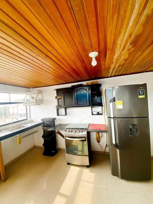 Cozy 5 Bedroom, 6 Bathroom Apartment