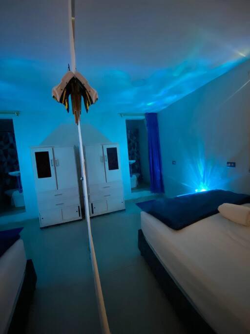 Cozy 5 Bedroom, 6 Bathroom Apartment