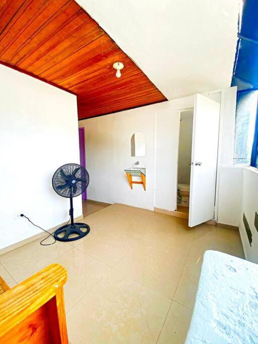 Cozy 5 Bedroom, 6 Bathroom Apartment