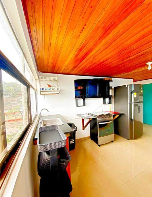 Cozy 5 Bedroom, 6 Bathroom Apartment