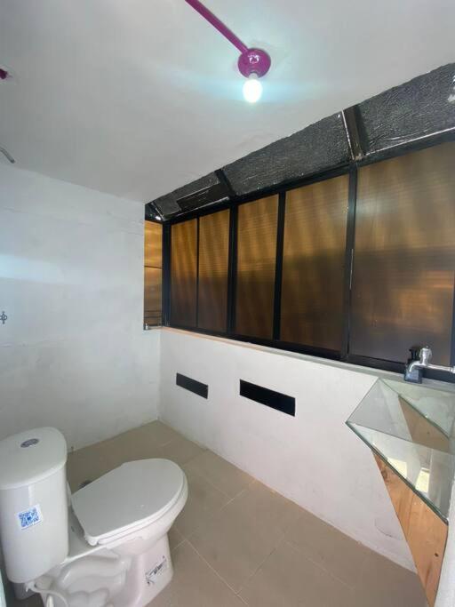 Cozy 5 Bedroom, 6 Bathroom Apartment