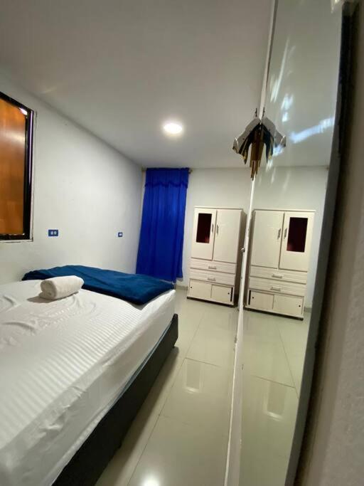 Cozy 5 Bedroom, 6 Bathroom Apartment