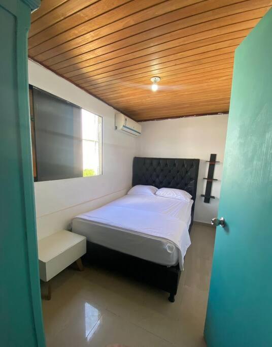 Cozy 5 Bedroom, 6 Bathroom Apartment