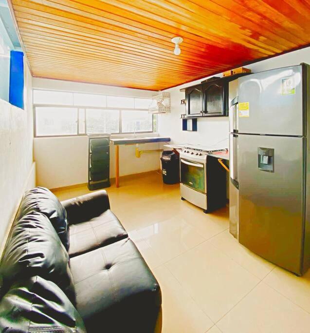 Cozy 5 Bedroom, 6 Bathroom Apartment
