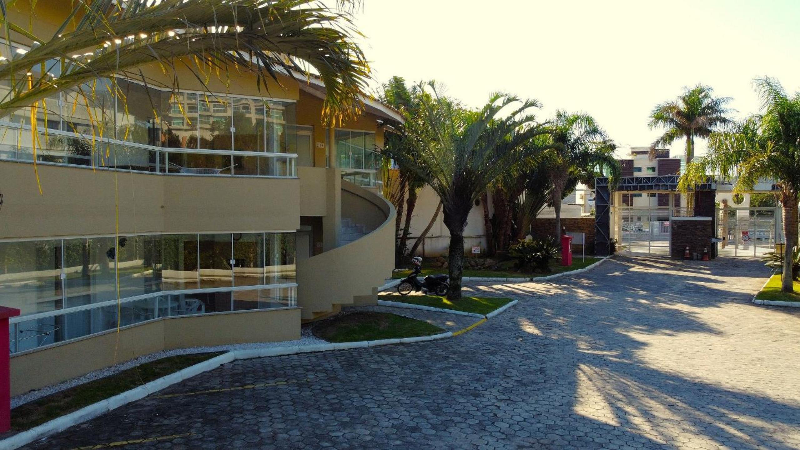 1047 - Apartamento de Três Quartos em Condomínio Fechado na Praia de Bombinhas view 5