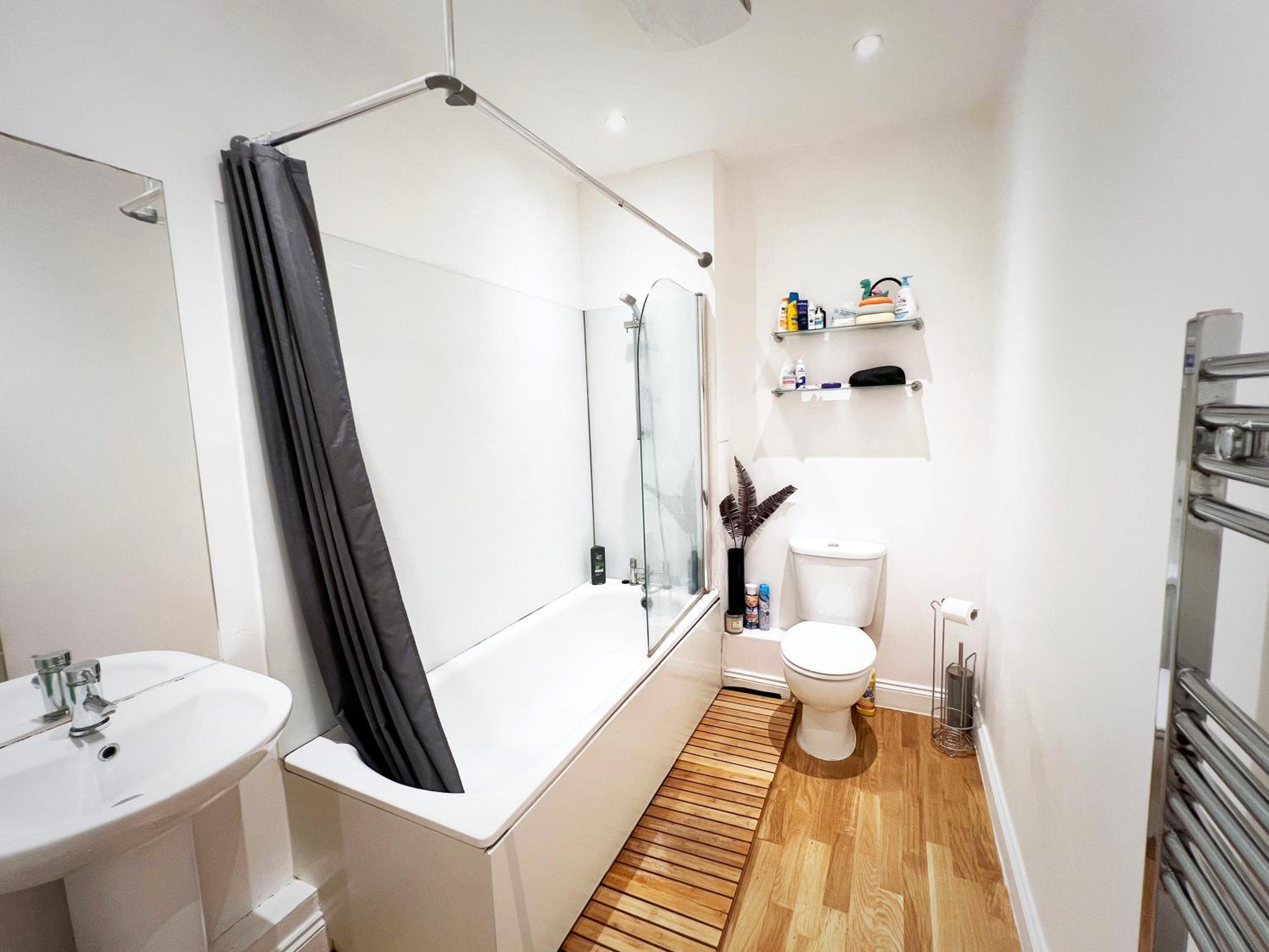 Bedroom 1, Queens Road