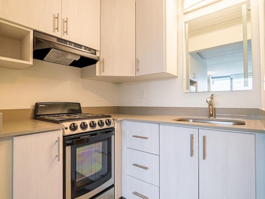 Orlando Affordable 1BR Disney Retreat with Lake View