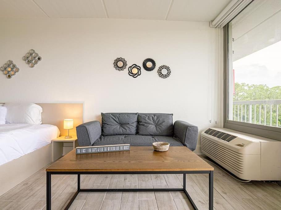 Orlando Affordable 1BR Disney Retreat with Lake View
