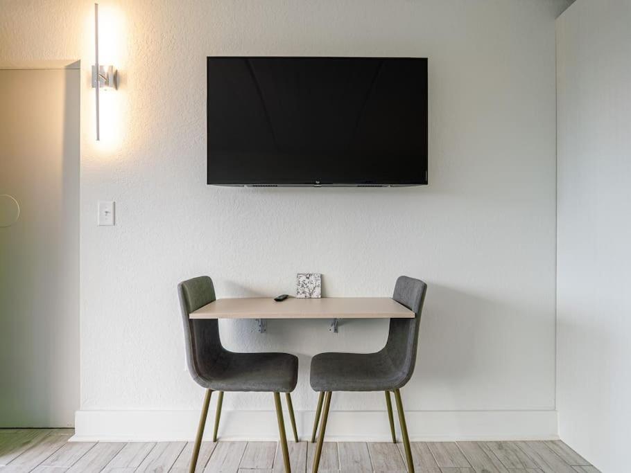 Orlando Affordable 1BR Disney Retreat with Lake View