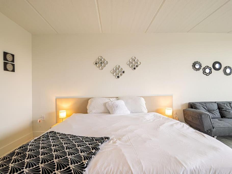 Orlando Affordable 1BR Disney Retreat with Lake View