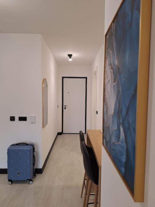 Blue Sky Apartment - Free Garage