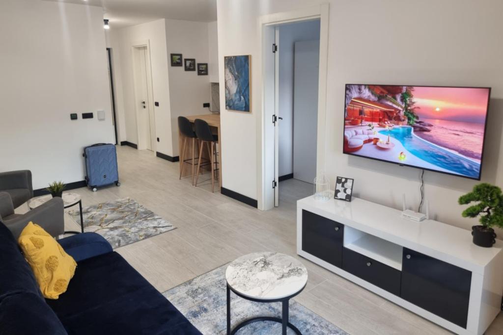 Blue Sky Apartment - Free Garage