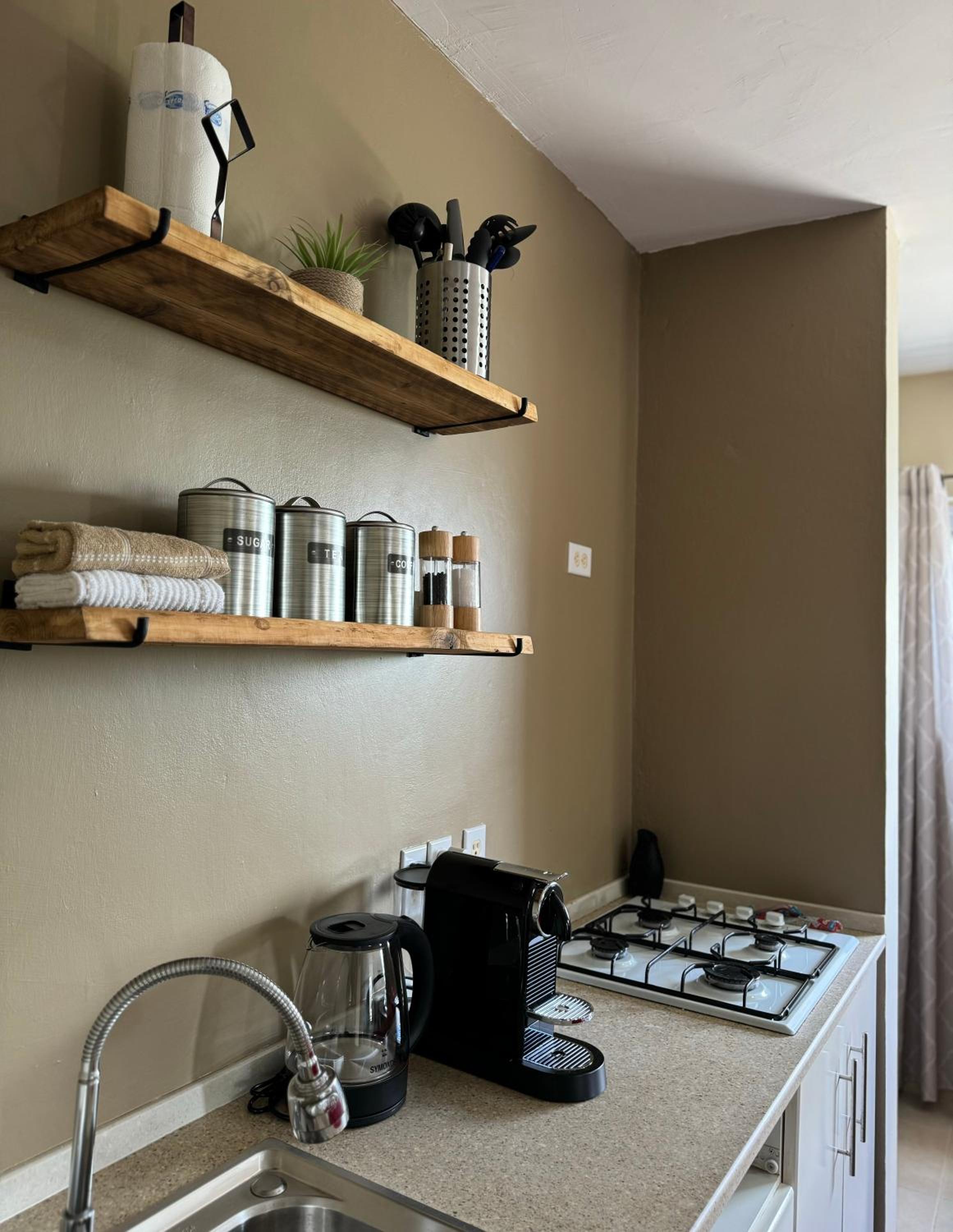 Cozy 2 Bedroom Apartment in Brakkeput