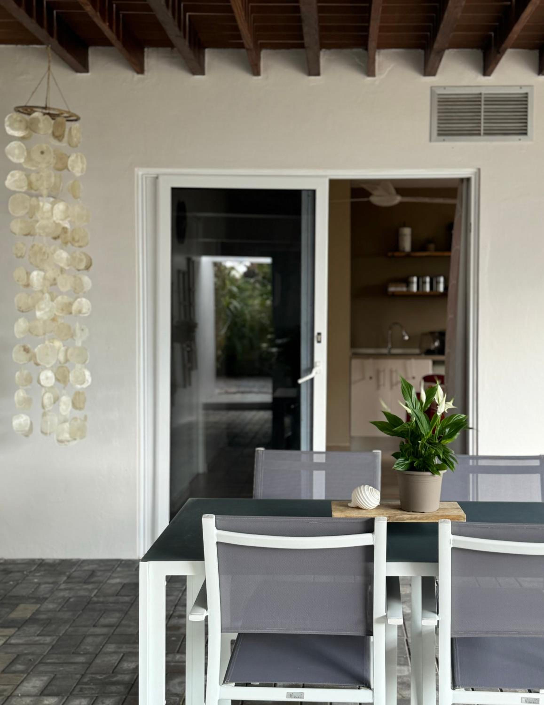 Cozy 2 Bedroom Apartment in Brakkeput