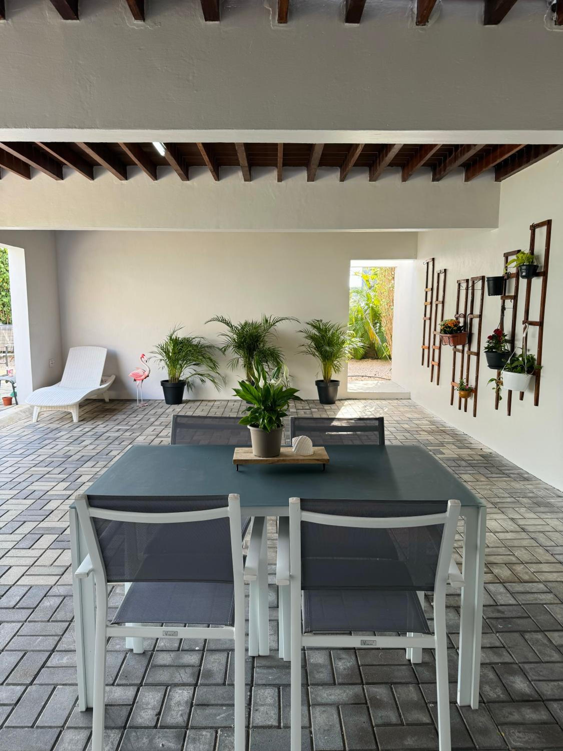 Cozy 2 Bedroom Apartment in Brakkeput