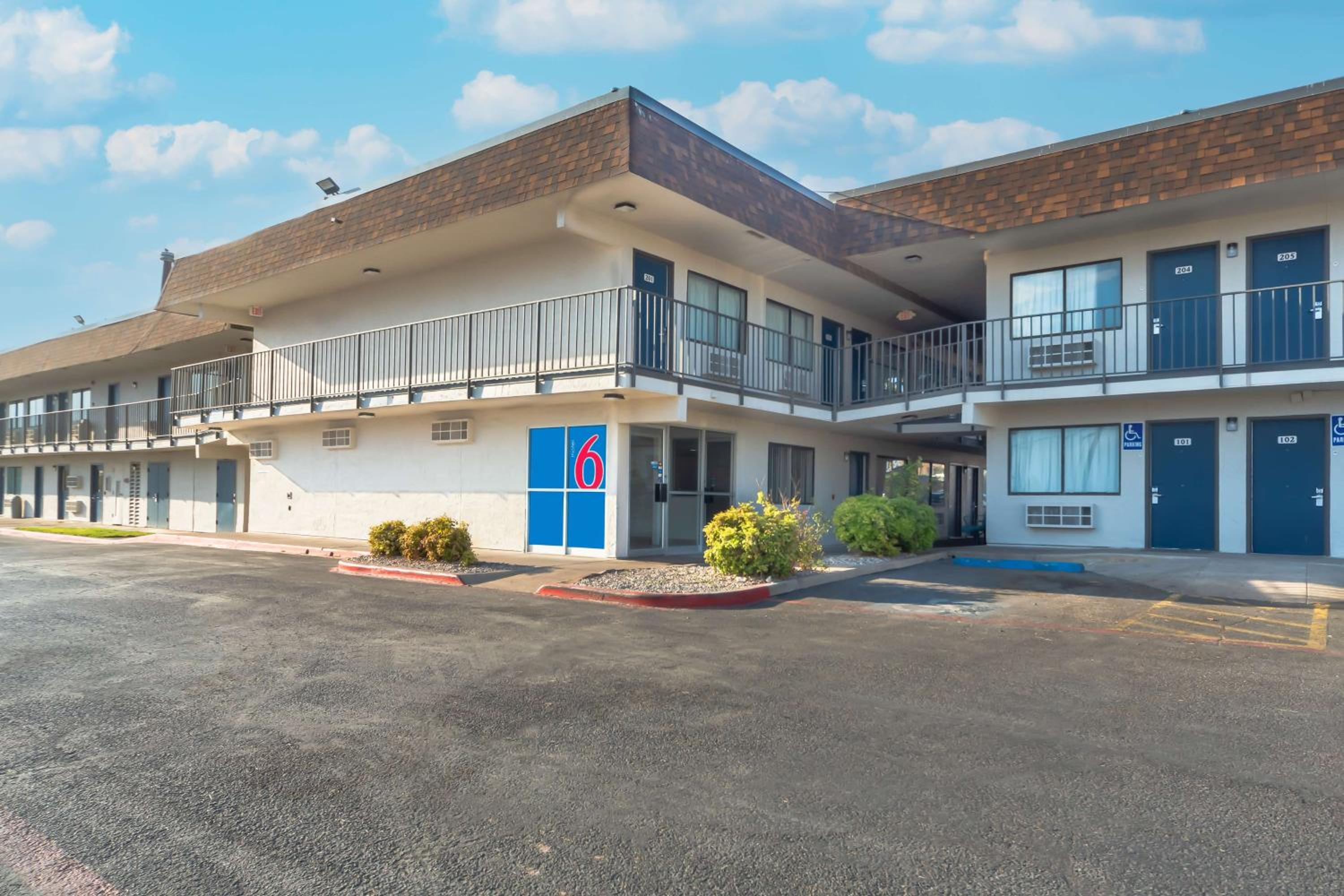 Del Rio Vacations - Motel 6-Del Rio, TX - Property Image 1