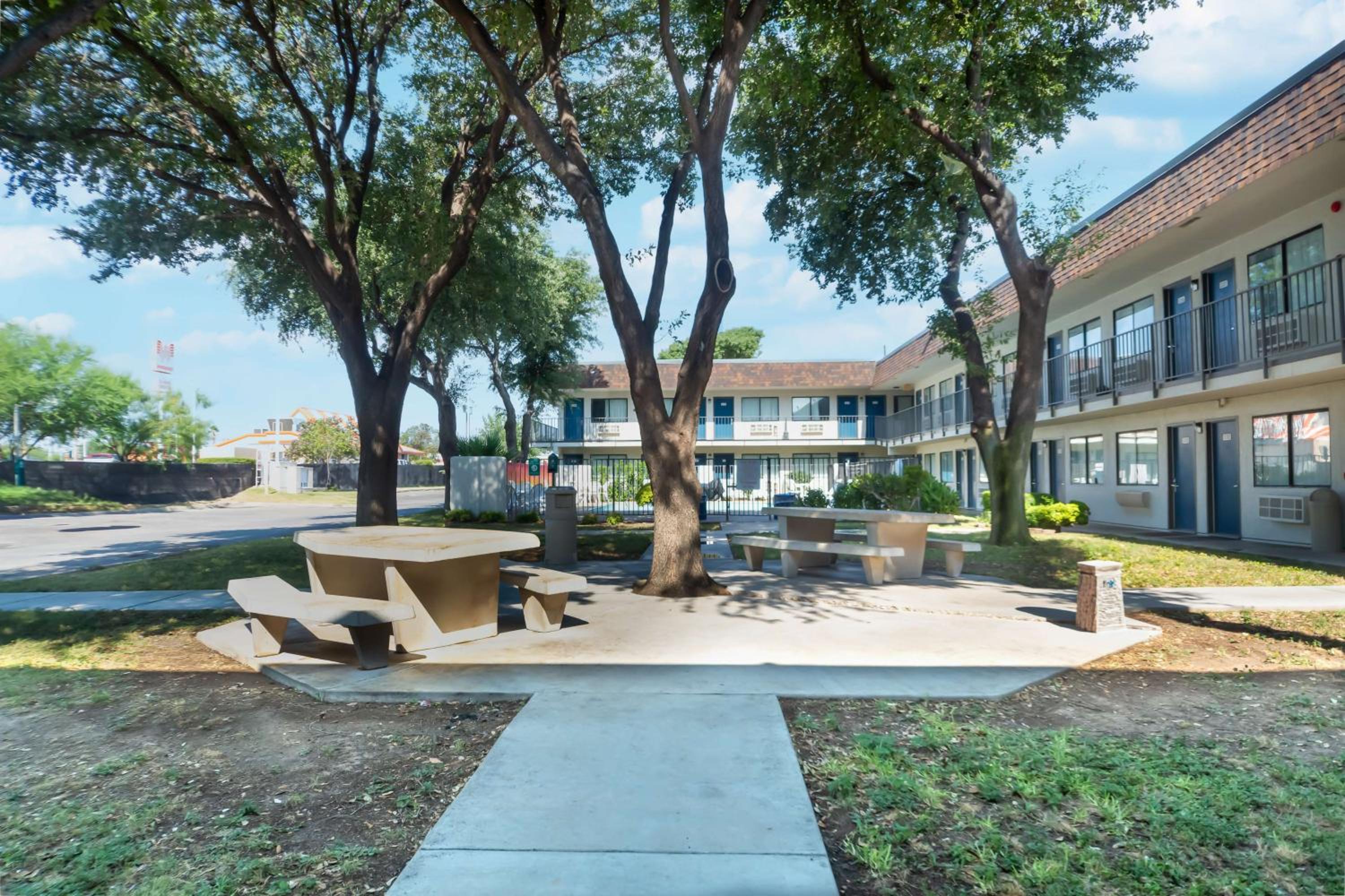 Del Rio Vacations - Motel 6-Del Rio, TX - Property Image 5