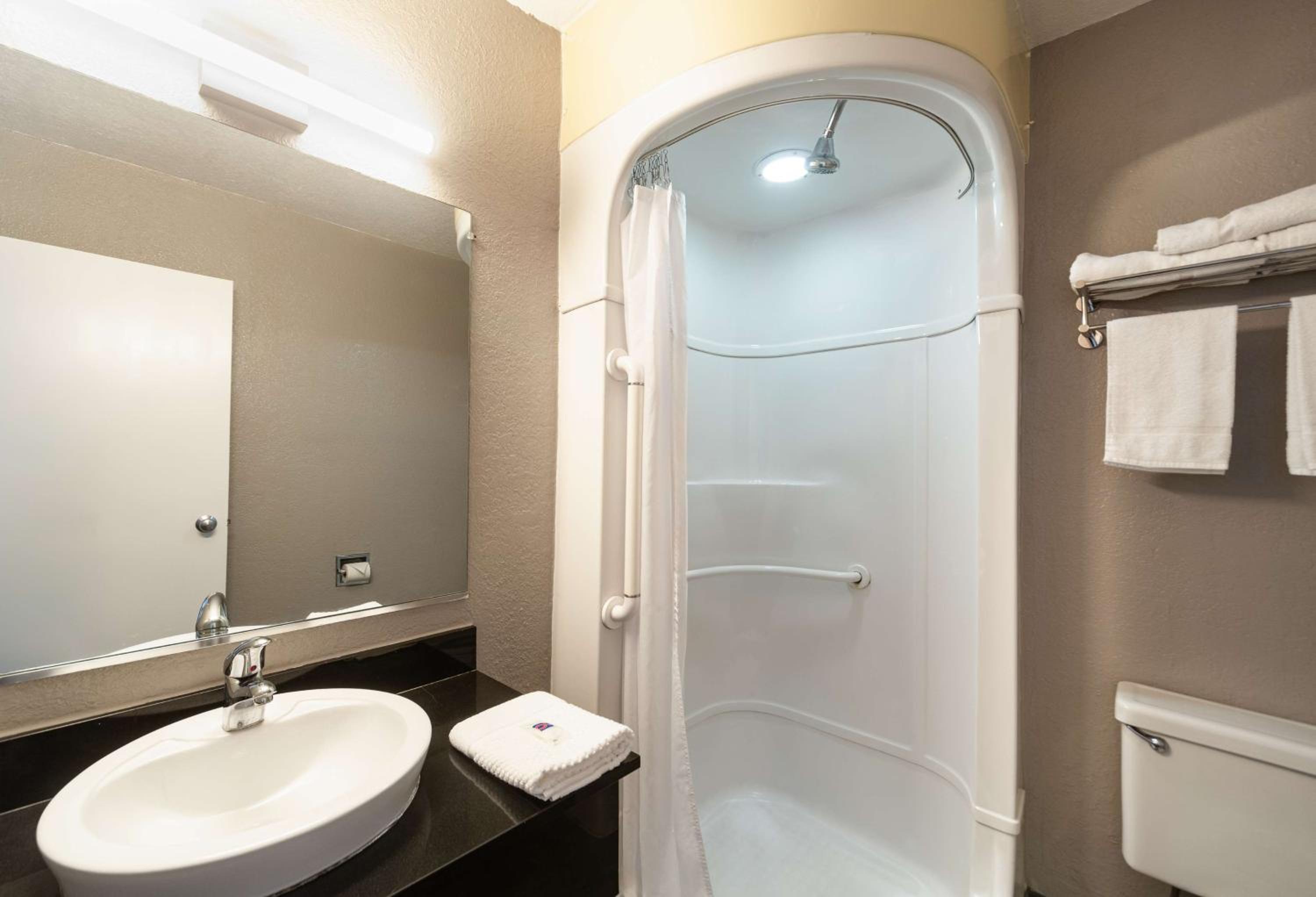 Del Rio Vacations - Motel 6-Del Rio, TX - Property Image 10