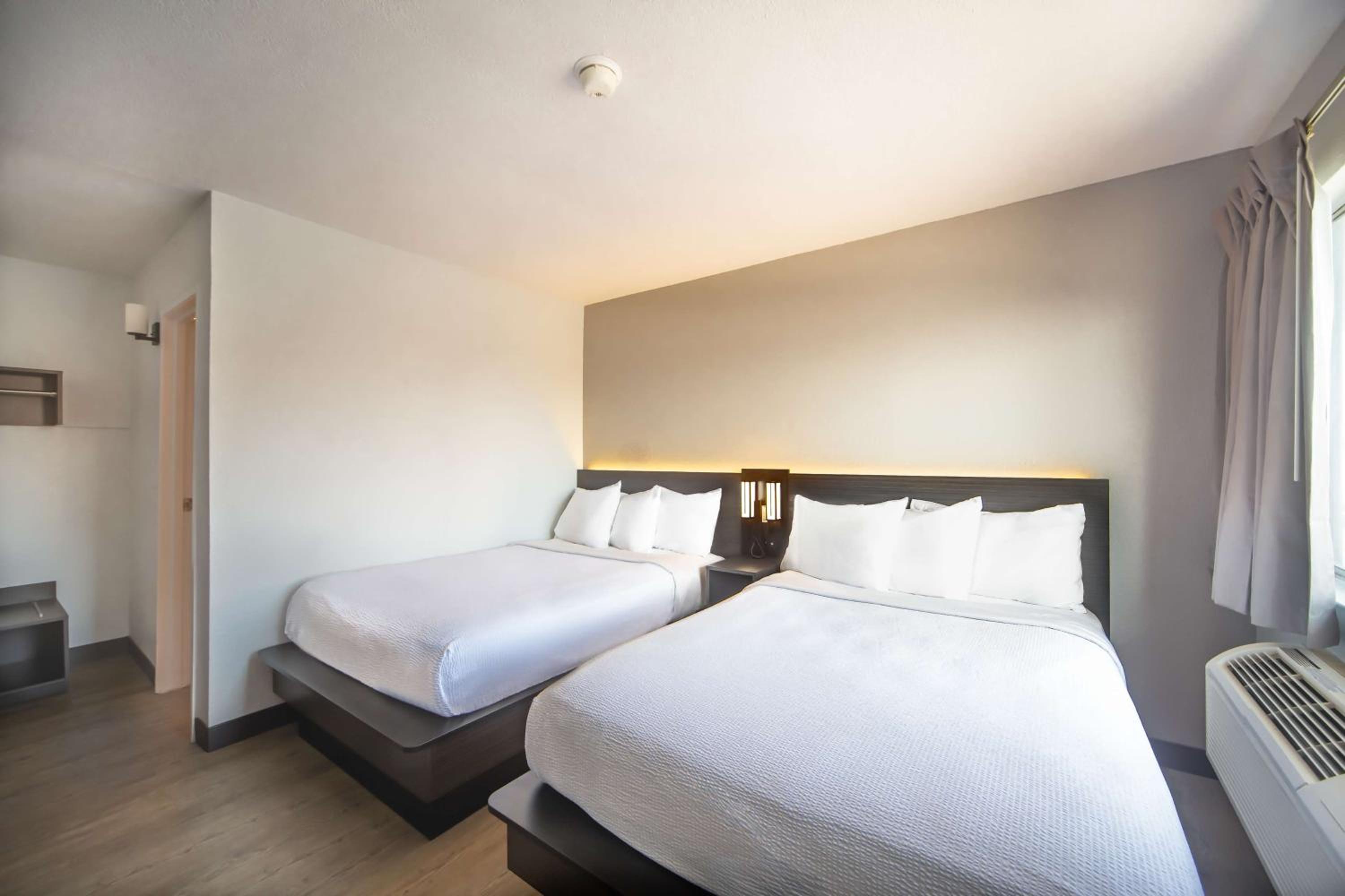 Del Rio Vacations - Motel 6-Del Rio, TX - Property Image 6
