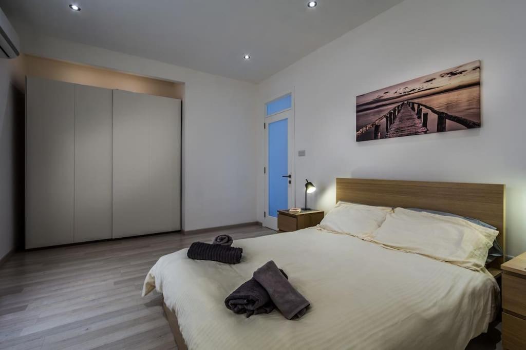 Perfectly Located Sliema Apartment photo 4