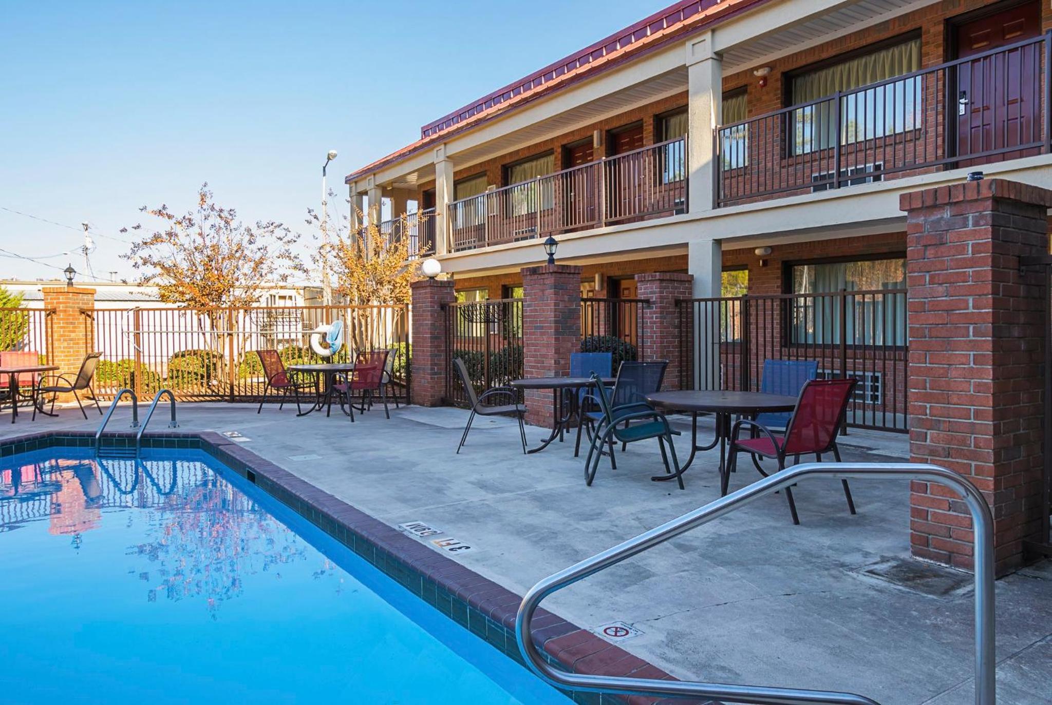 Red Roof Inn & Suites Scottsboro