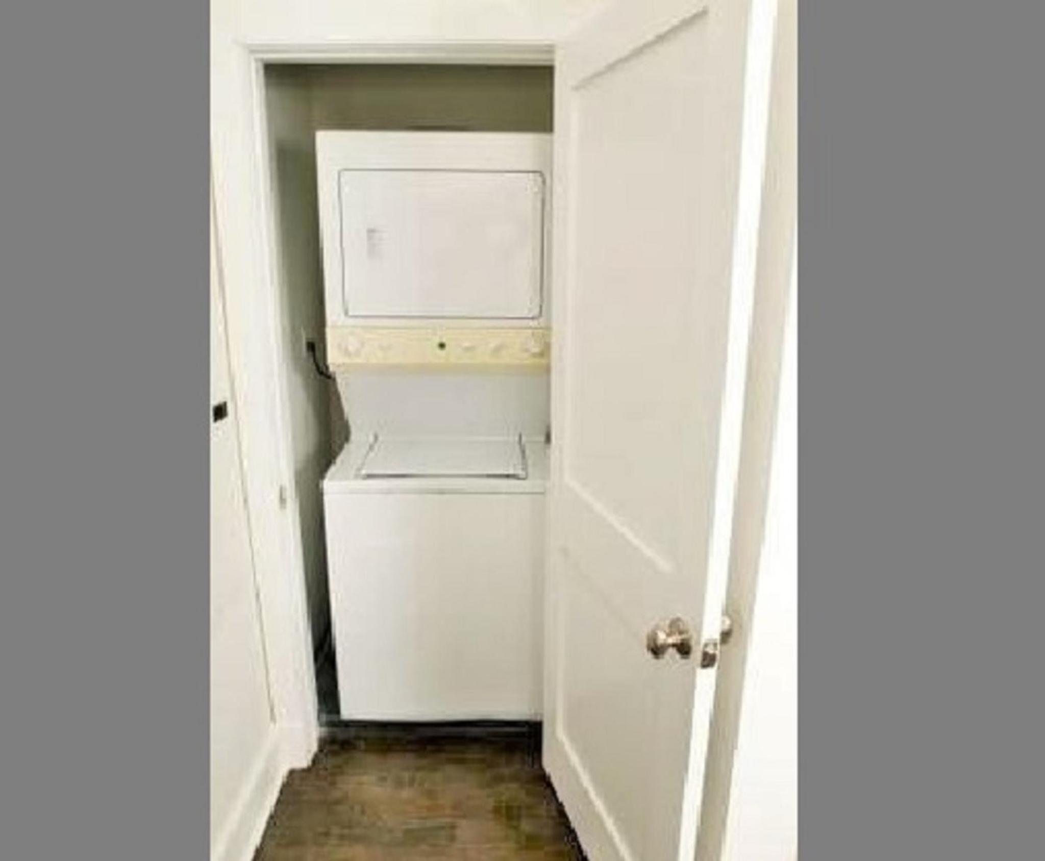 Spacious Townhome Near Downtown