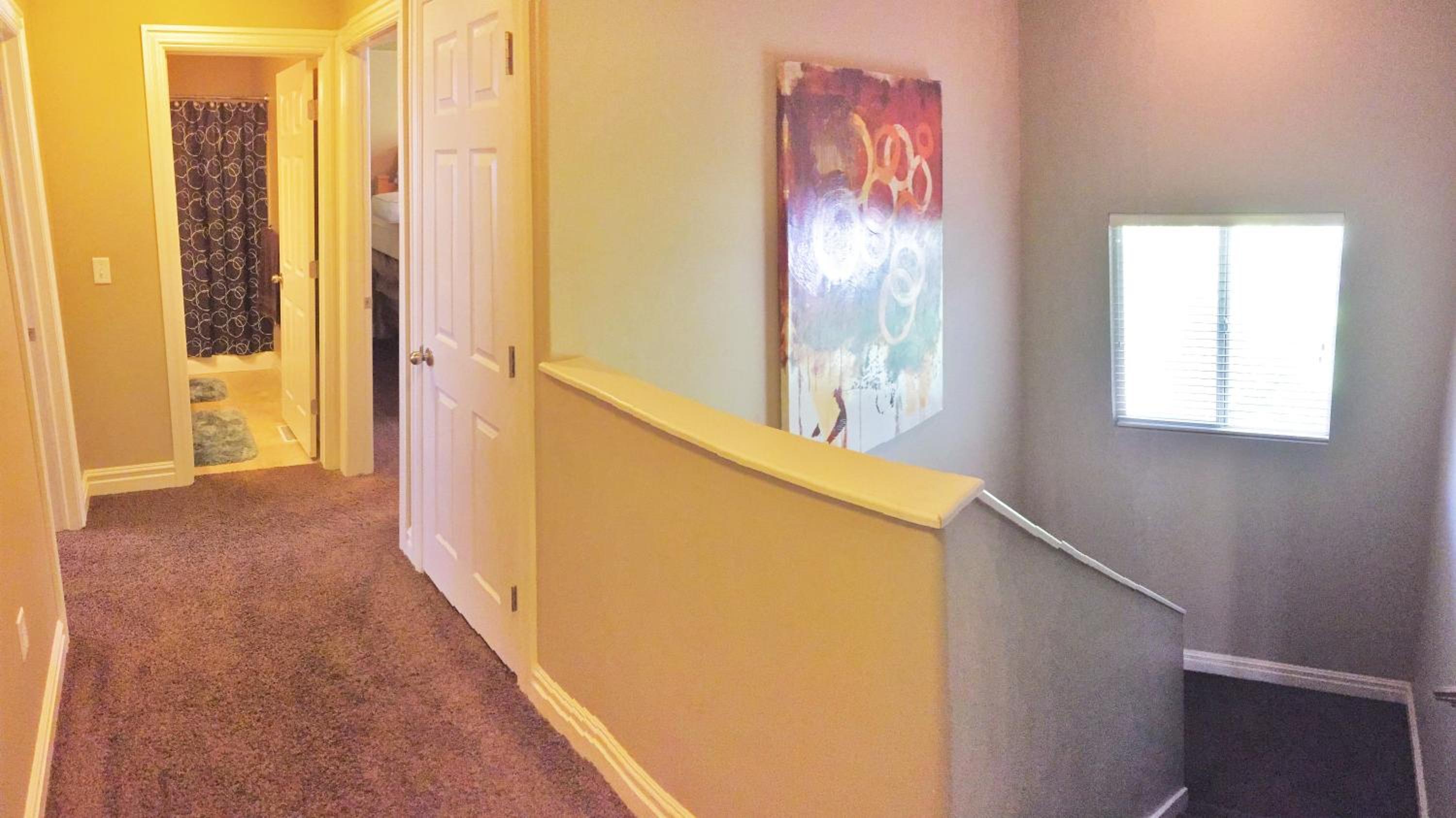 Spacious Townhome Near Downtown