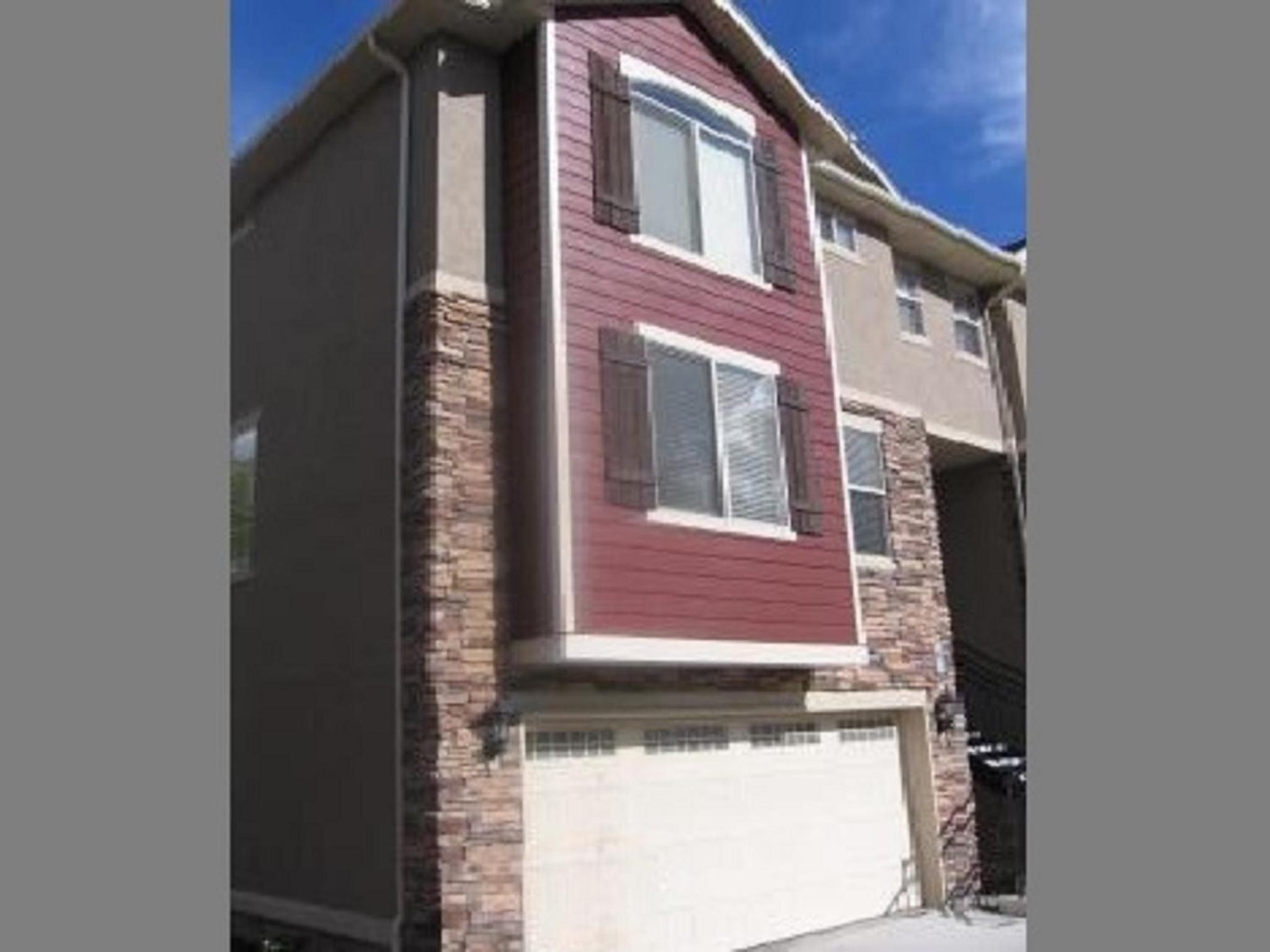Spacious Townhome Near Downtown