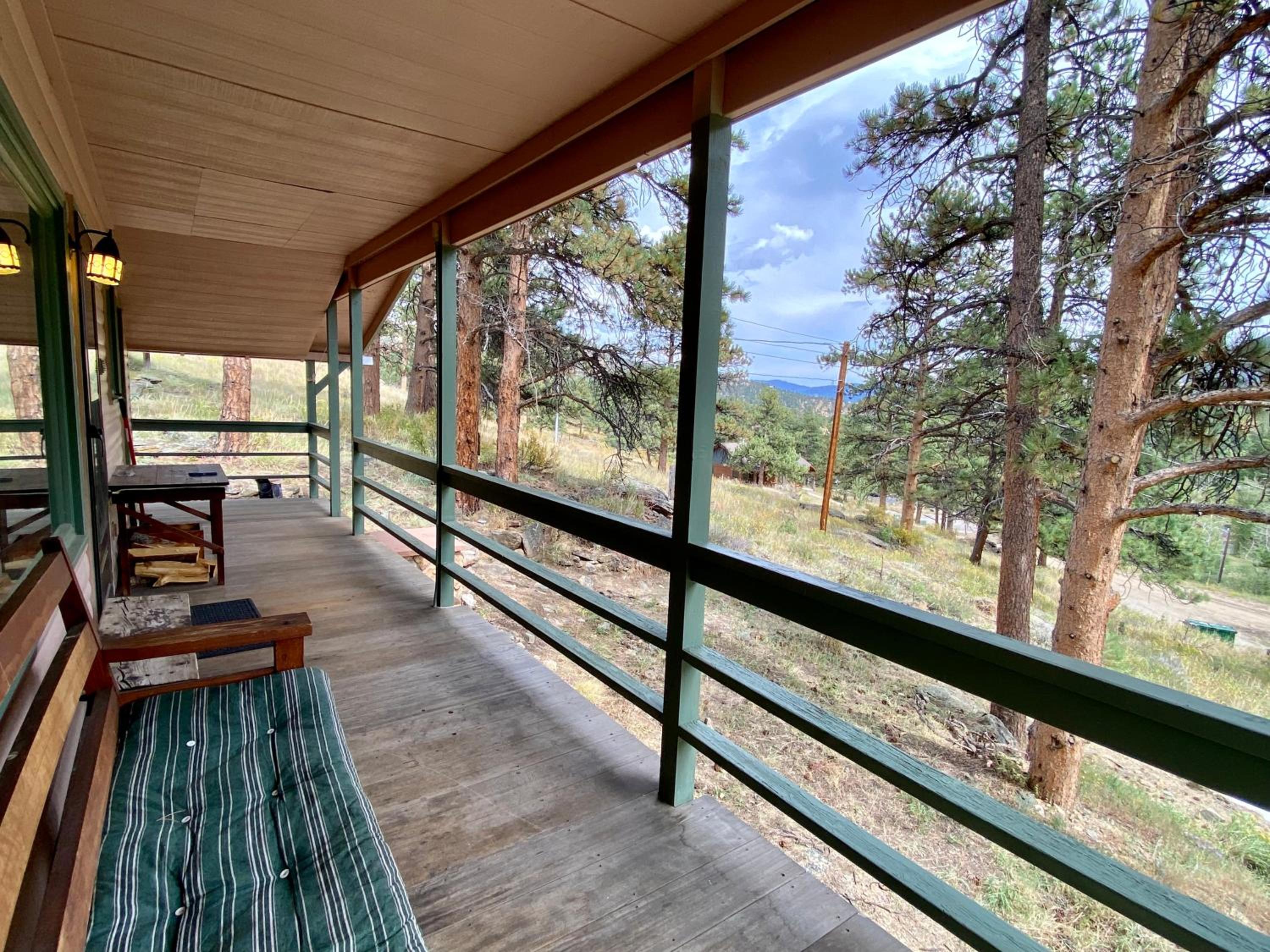 Hotel Rose Den - Romantic Mountain Cabin with Views! - Image 1