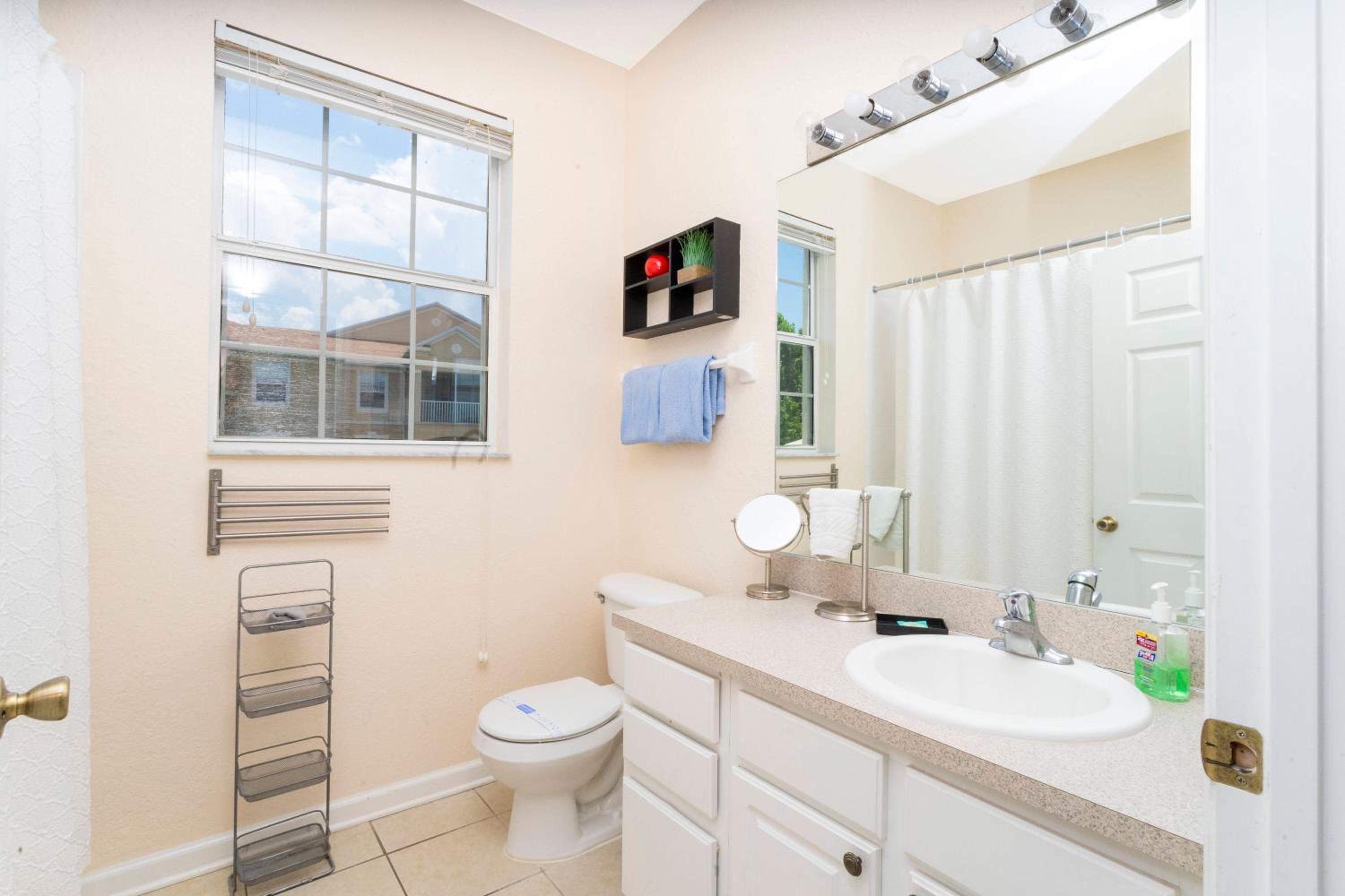 Cozy Apartment 3BD2BA at Windsor Hills WH28131