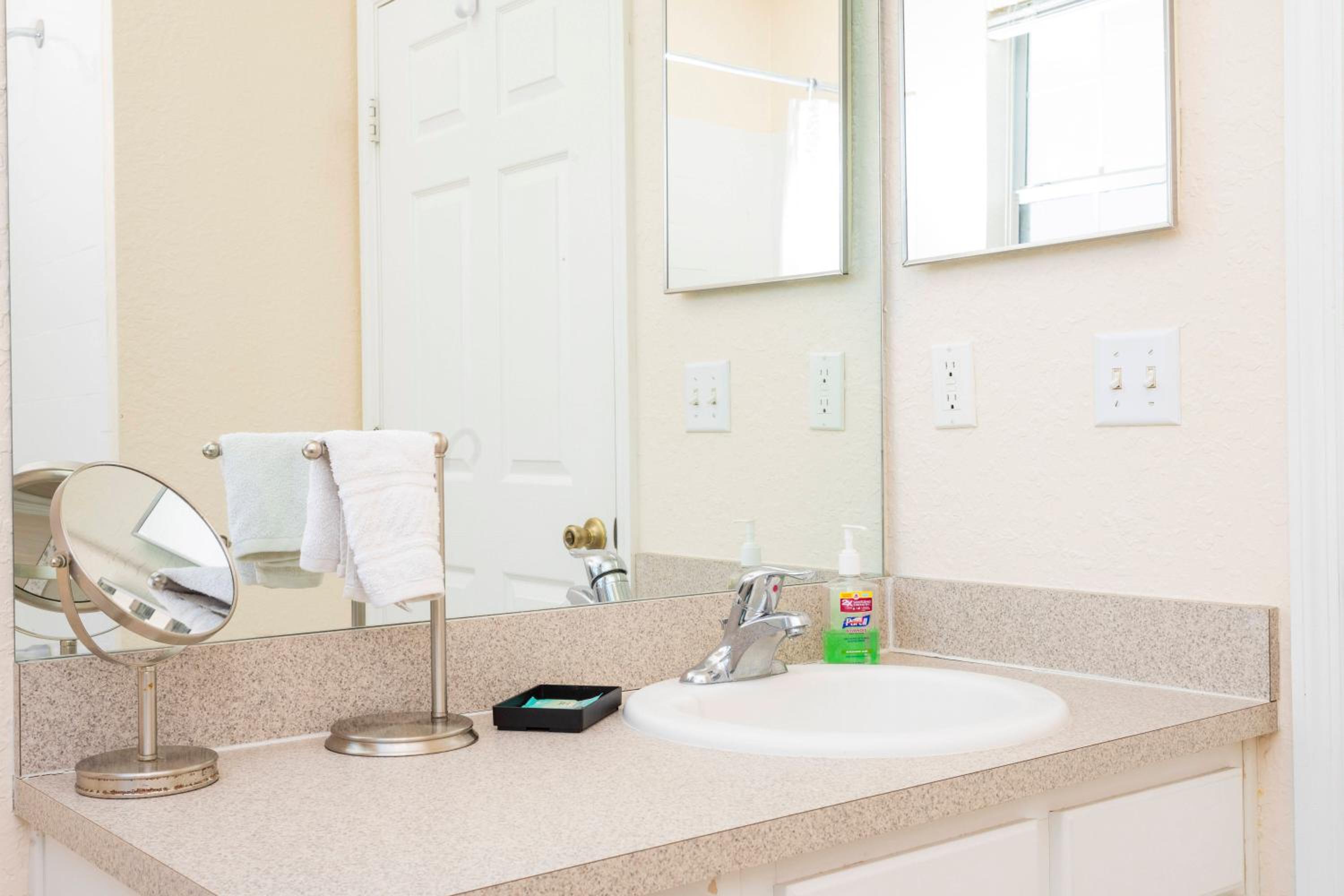 Cozy Apartment 3BD2BA at Windsor Hills WH28131