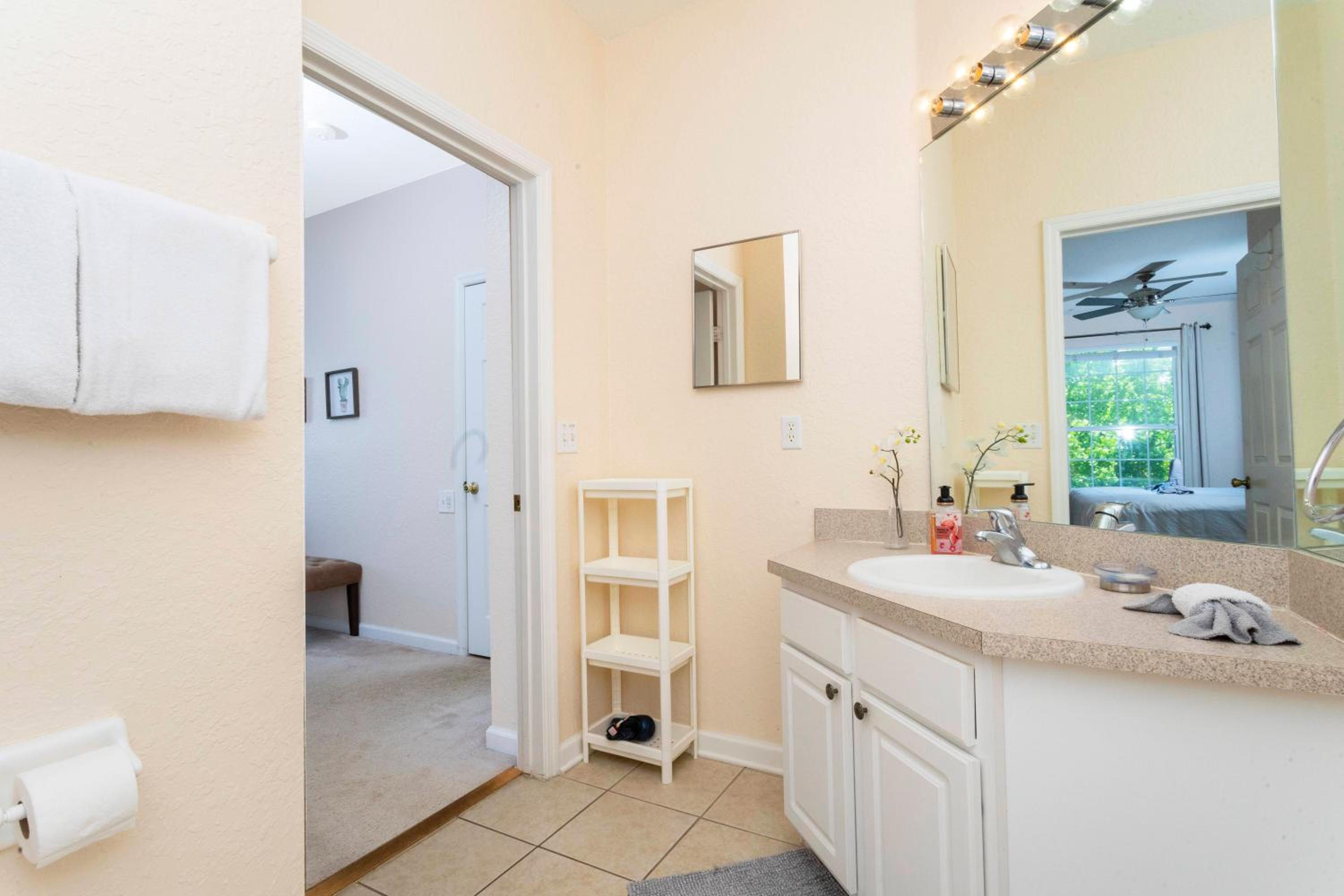 Cozy Apartment 3BD2BA at Windsor Hills WH28131