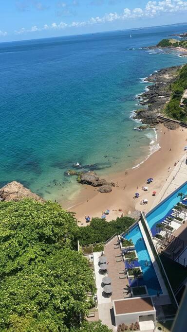 AP na orla de ondina com acesso exclusivo à Praia