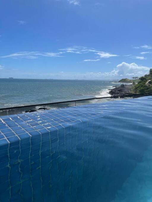 AP na orla de ondina com acesso exclusivo à Praia