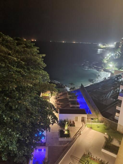 AP na orla de ondina com acesso exclusivo à Praia