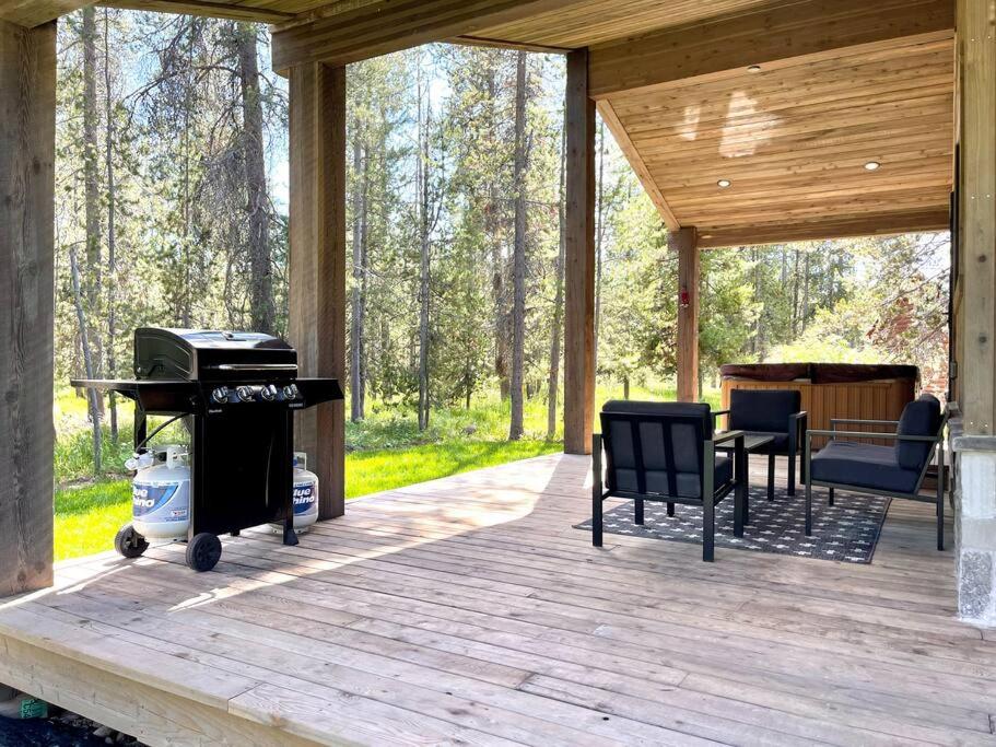 Brand New Home 25 minutes to YNP with Hot Tub view 3