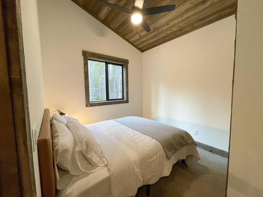 Brand New Home 25 minutes to YNP with Hot Tub view 5
