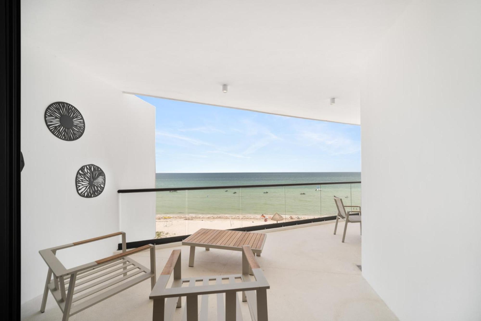 SIELA 4BR Beachfront Amazing Apartment view 2