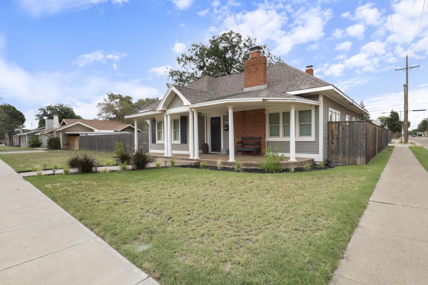 Brick Road Bungalow 3BR 2BA Walk to Tech view 4