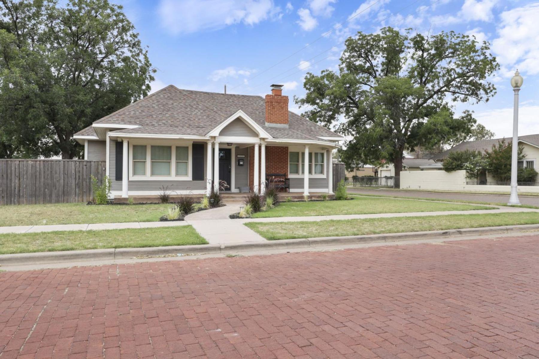 Brick Road Bungalow 3BR 2BA Walk to Tech view 5