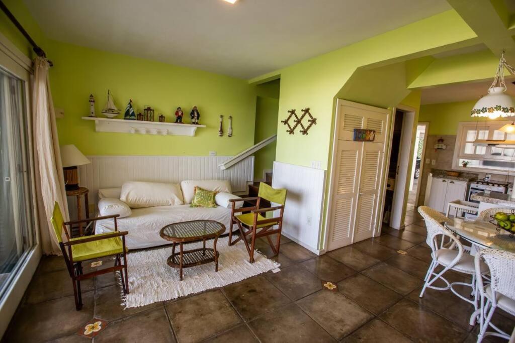 Duplex No 04 de 3 quartos frente ao mar